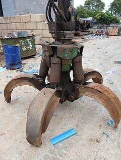 Used equipment: SENNEBOGEN 830 WHEELED E SERIES K17