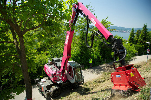 SENNEBOGEN 718 E Tree Care Handler